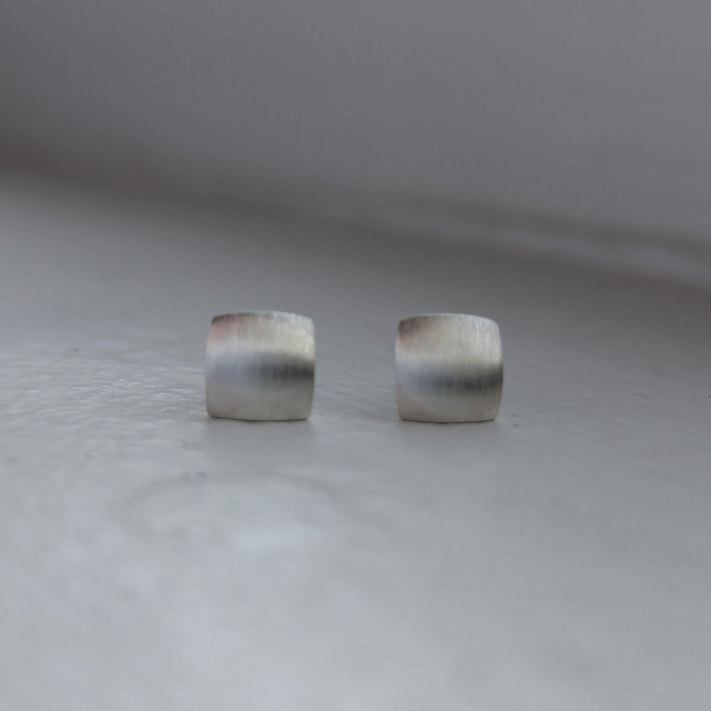 med domed square studs