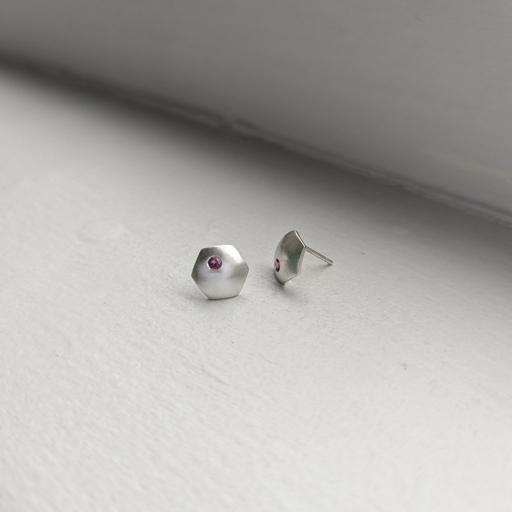 rhodolite garnet × domed hex studs